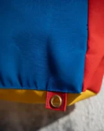 Detalle exterior Bolsomochila Playmobil — tela de toldo recuperada en grises