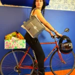 Bolsomochila Zuzena de Galiana Studio — bolso mochila gris upcycling hecho a mano en Bilbao