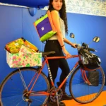 Bolsomochila Tximeleta de Galiana Studio — bolso mochila multicolor en morado, verde lima y rosado, upcycling Bilbao