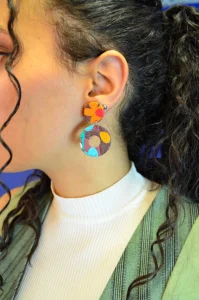 Pendiente Bombón de Galiana Studio, pendientes artesanales de arcilla polimérica hechos a mano en Bilbao