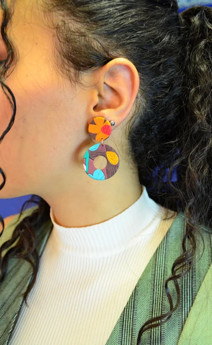 Pendiente Bombón de Galiana Studio, pendientes artesanales de arcilla polimérica hechos a mano en Bilbao